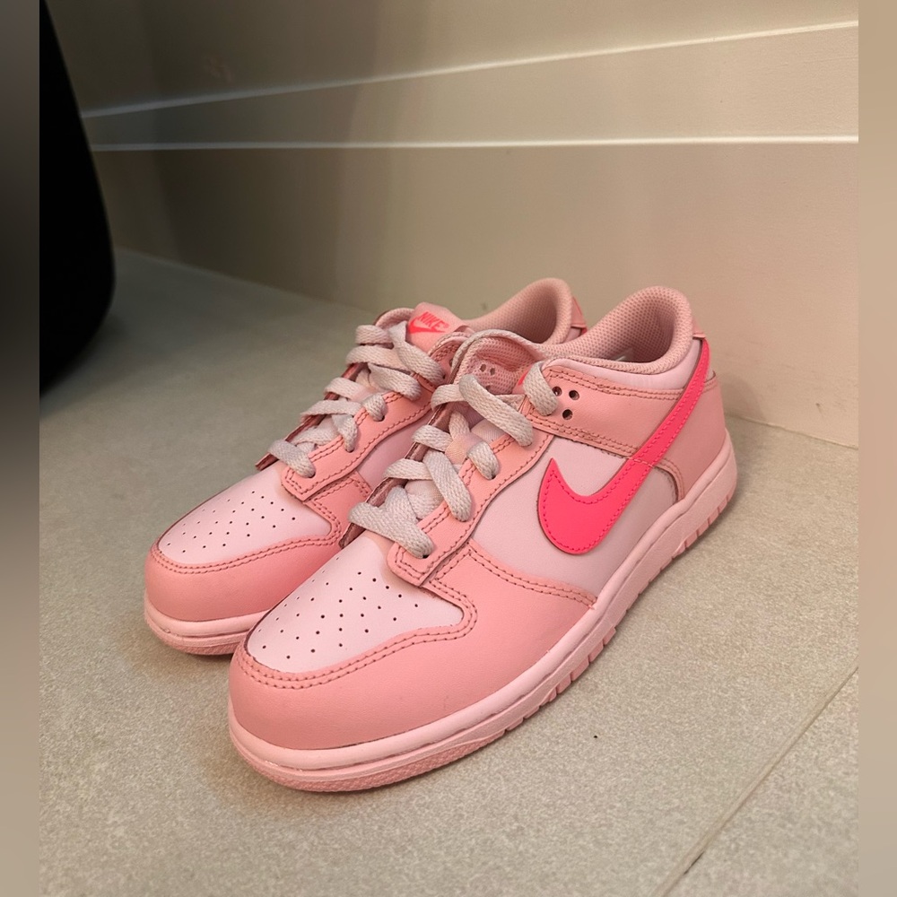 Kids Nike Pink Sneakers - Picture 2 of 3